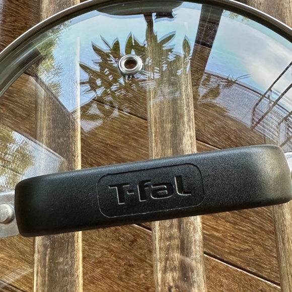 T-fal 8inch Replacement Lid w/ Vent & Silicone Handle - Picture 2 of 3